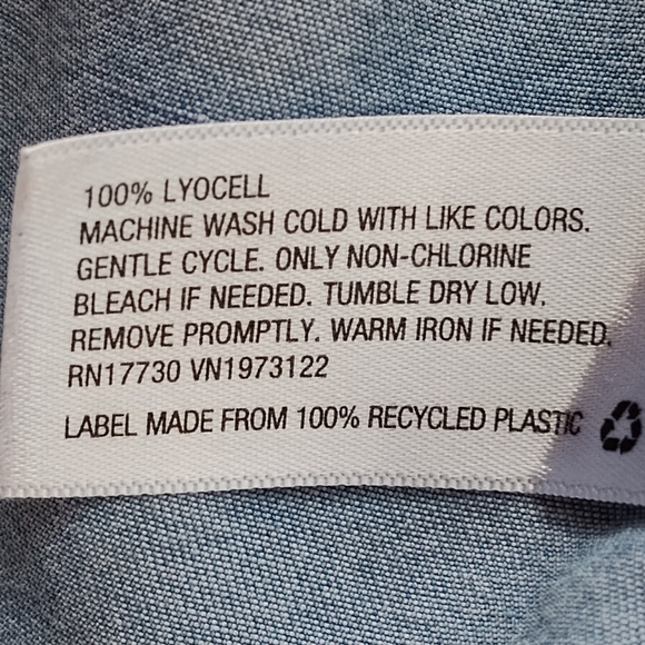 a new day Chambray Light Blue Denim Long Sleeve Button-Up Shirt |. Large - Picture 4 of 4